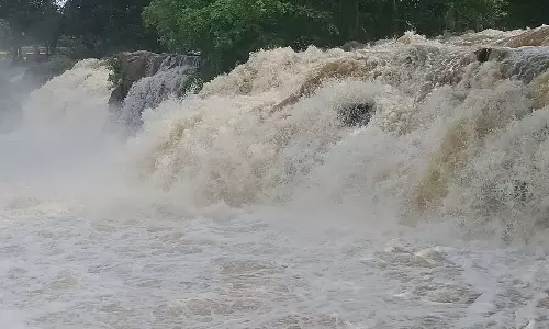 ஒகேனக்கல் காவிரி ஆற்றில் நீர்வரத்து விநாடிக்கு 65,000 கன அடியாக அதிகரிப்பு