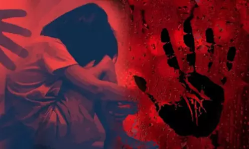 பள்ளிக் கழிவறைக்குள் கை கால்களை கட்டிப்போட்டு 7ஆம் வகுப்பு மாணவி பாலியல் வன்கொடுமை செய்யப்பட்ட கொடூரம்