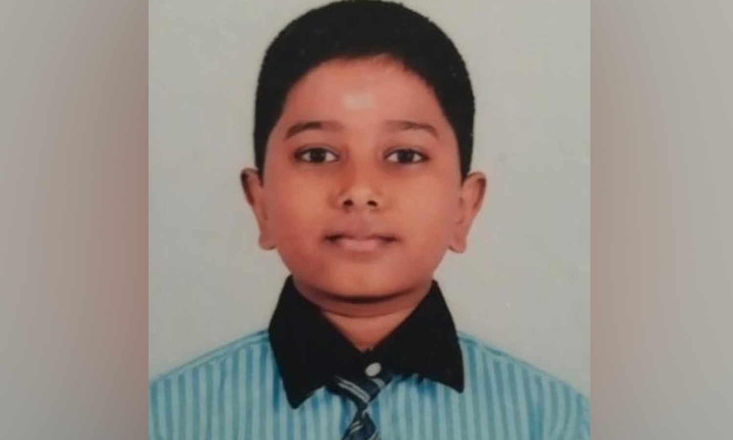 மோட்டார் சைக்கிளில் தந்தையுடன் பள்ளிக்கு சென்ற மாணவன் லாரி மோதி பலி- போலீசார் விசாரணை