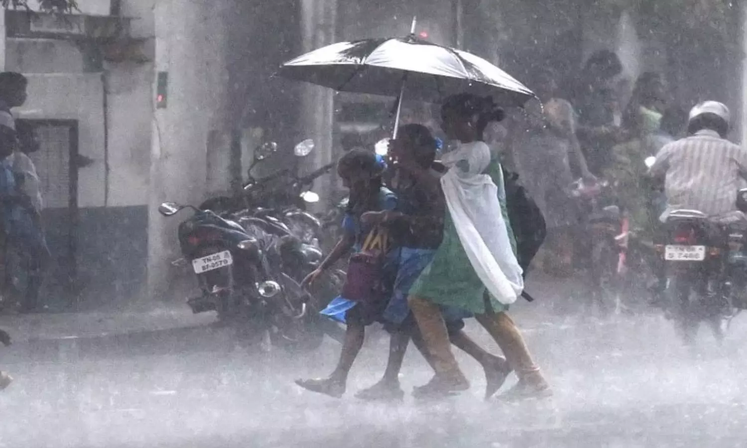 சென்னையில் திடீர் மழை..! மேலும் 2 மணி நேரத்திற்கு மழைக்கு வாய்ப்பு