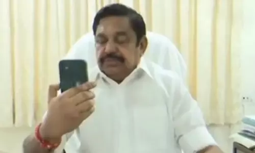 தைரியமா இருங்க, நாங்க இருக்கோம்..!- அஜித்குமாரின் தாயிடம் இ.பி.எஸ் ஆறுதல்