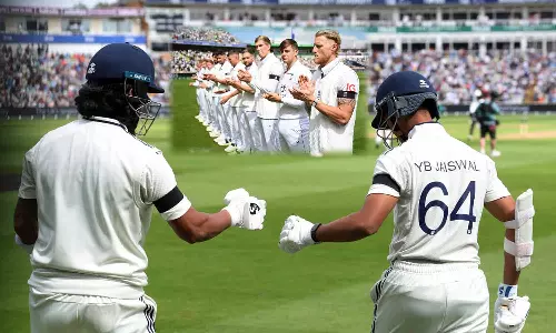 2-வது டெஸ்டிலும் கருப்பு பட்டை அணிந்து விளையாடும் இந்தியா- இங்கிலாந்து வீரர்கள்: காரணம் என்ன?