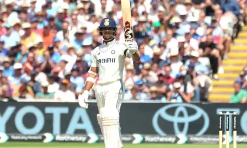 அரைசதம் விளாசிய ஜெய்ஸ்வால்- முதல்நாள் உணவு இடைவேளை வரை 2 விக்கெட்டுகளை இழந்த இந்தியா