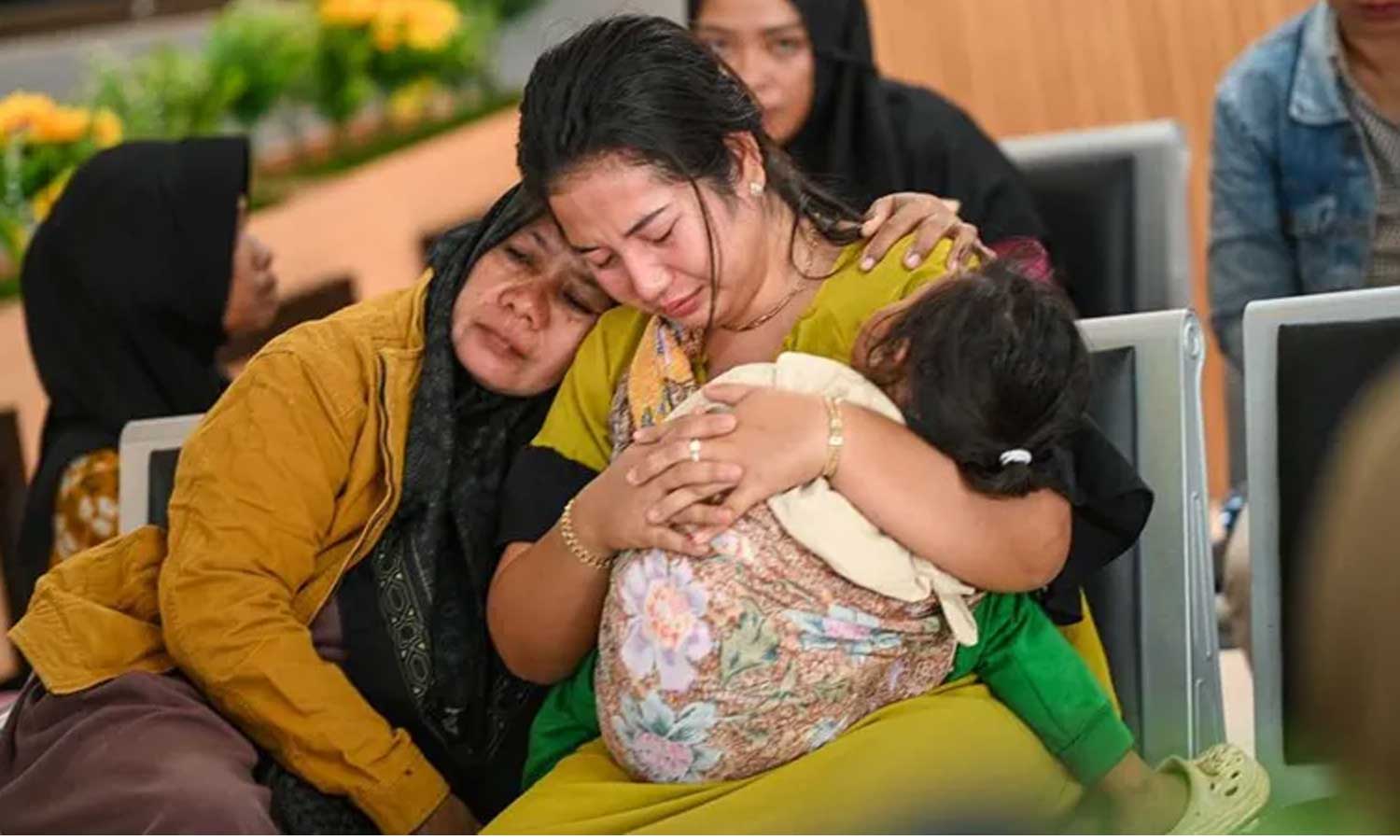 பாலி தீவில் படகு கடலில் மூழ்கி விபத்து: 4 பேர் உயிரிழப்பு - 38 பேர் மாயம்