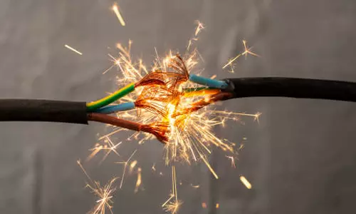 திருவொற்றியூரில் மின்சாரம் தாக்கி 12-ம் வகுப்பு மாணவன் உயிரிழப்பு