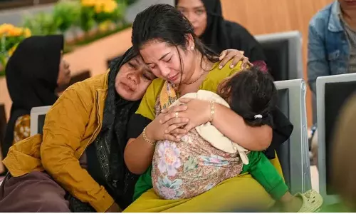 பாலி தீவில் படகு கடலில் மூழ்கி விபத்து: 4 பேர் உயிரிழப்பு - 38 பேர் மாயம்