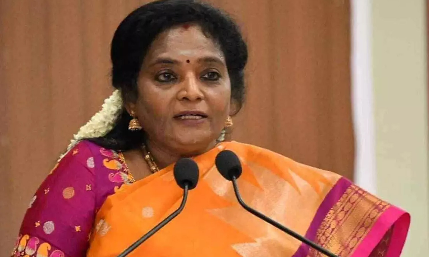 எதிர்க்கட்சி ஆட்சியில் முதலமைச்சர் பொறுப்பு... இவர்கள் ஆட்சியில் அதிகாரிகள் பொறுப்பு - தமிழிசை