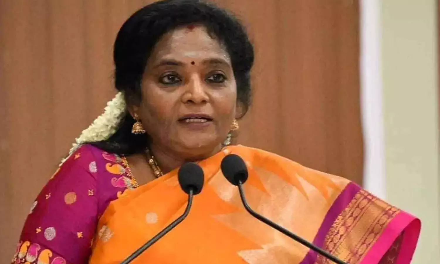 எதிர்க்கட்சி ஆட்சியில் முதலமைச்சர் பொறுப்பு... இவர்கள் ஆட்சியில் அதிகாரிகள் பொறுப்பு - தமிழிசை எதிர்க்கட்சி ஆட்சியில் முதலமைச்சர் பொறுப்பு... இவர்கள் ஆட்சியில் அதிகாரிகள் பொறுப்பு - தமிழிசை