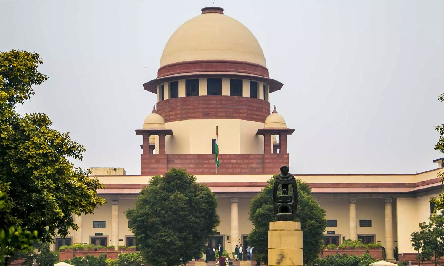 எங்களில் கடவுளை பார்க்காதீர்கள்: நீதியில் கடவுளை பாருங்கள்- உச்சநீதிமன்றம் நீதிபதி எங்களில் கடவுளை பார்க்காதீர்கள்: நீதியில் கடவுளை பாருங்கள்- உச்சநீதிமன்றம் நீதிபதி