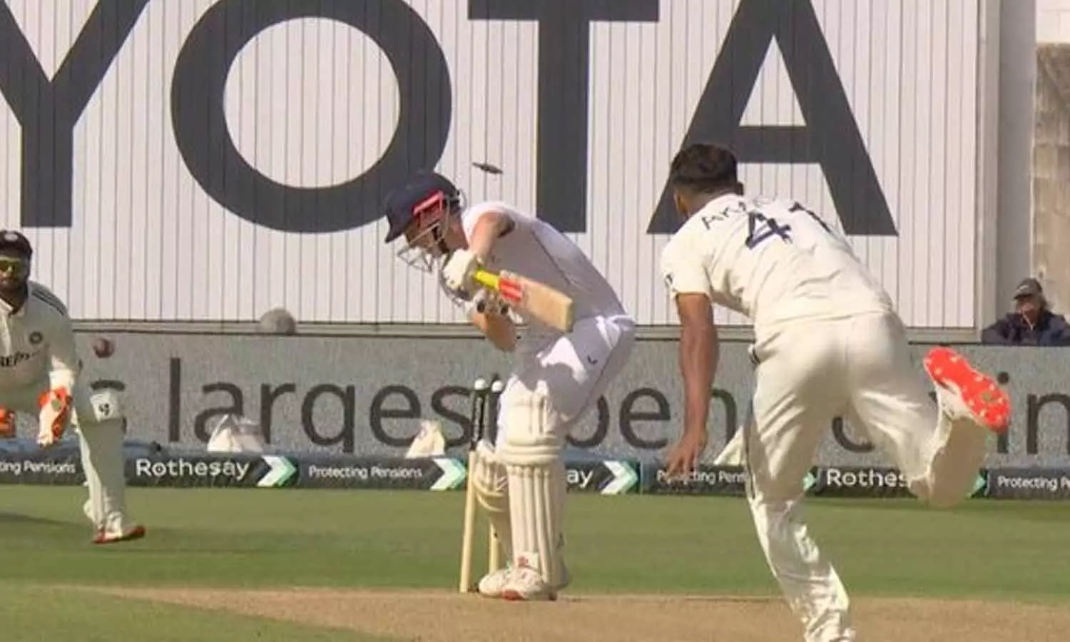 ஒரு வழியா ஸ்மித்- ப்ரூக் ஜோடியை பிரித்த ஆகாஷ் தீப்: வைரல் வீடியோ