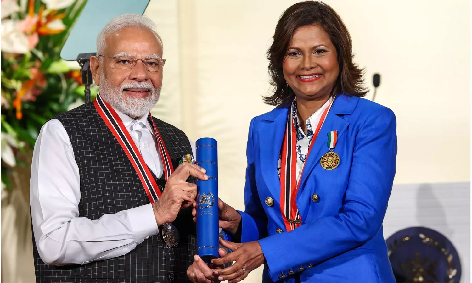 டிரினிடாட் அண்டு டொபாகோ நாட்டில் பிரதமர் மோடிக்கு உயரிய விருது வழங்கி கவுரவிப்பு டிரினிடாட் அண்டு டொபாகோ நாட்டில் பிரதமர் மோடிக்கு உயரிய விருது வழங்கி கவுரவிப்பு