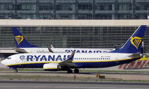 ஊழியர்கள் வேலைநிறுத்தம்: பிரான்சில் 170 விமானங்கள் ரத்து