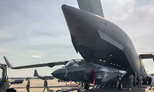 இந்தியாவில் தரையிறங்கிய F35 போர் விமானத்தை பாகங்களாக பிரித்து இங்கிலாந்து கொண்டு செல்ல முடிவு - ஏன்?