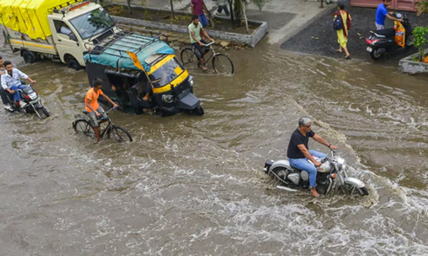 கர்நாடகாவில் பருவமழை மீண்டும் தீவிரம் கர்நாடகாவில் பருவமழை மீண்டும் தீவிரம்
