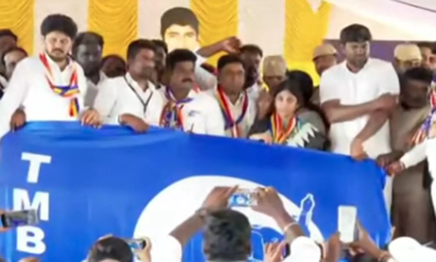 புதிய கட்சி தொடங்கினார் ஆம்ஸ்ட்ராங் மனைவி புதிய கட்சி தொடங்கினார் ஆம்ஸ்ட்ராங் மனைவி