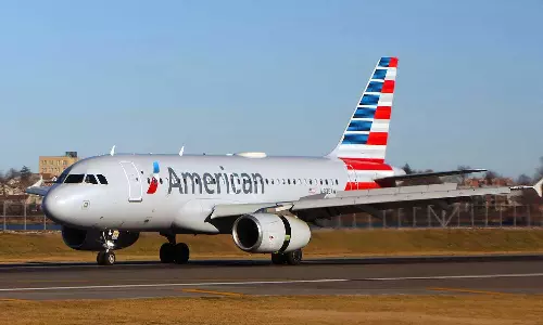 பக்கத்து சீட் பயணியின் செல்போனை பார்த்ததால் வந்த விபரீதம்: அவசரமாக தரையிறக்கப்பட்ட விமானம்..!