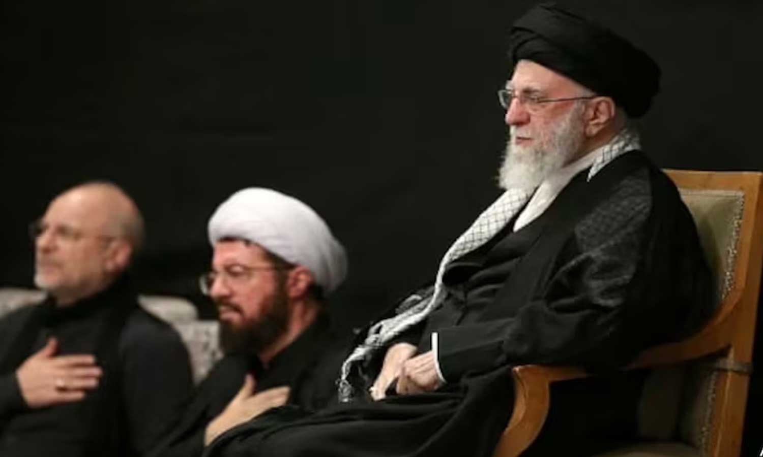 எங்களது தலைவருக்காகவே, நரம்புகளில் ரத்தம் பாய்கிறது - ஈரான் அரசு தலைவரை பார்த்து மக்கள் முழக்கம்