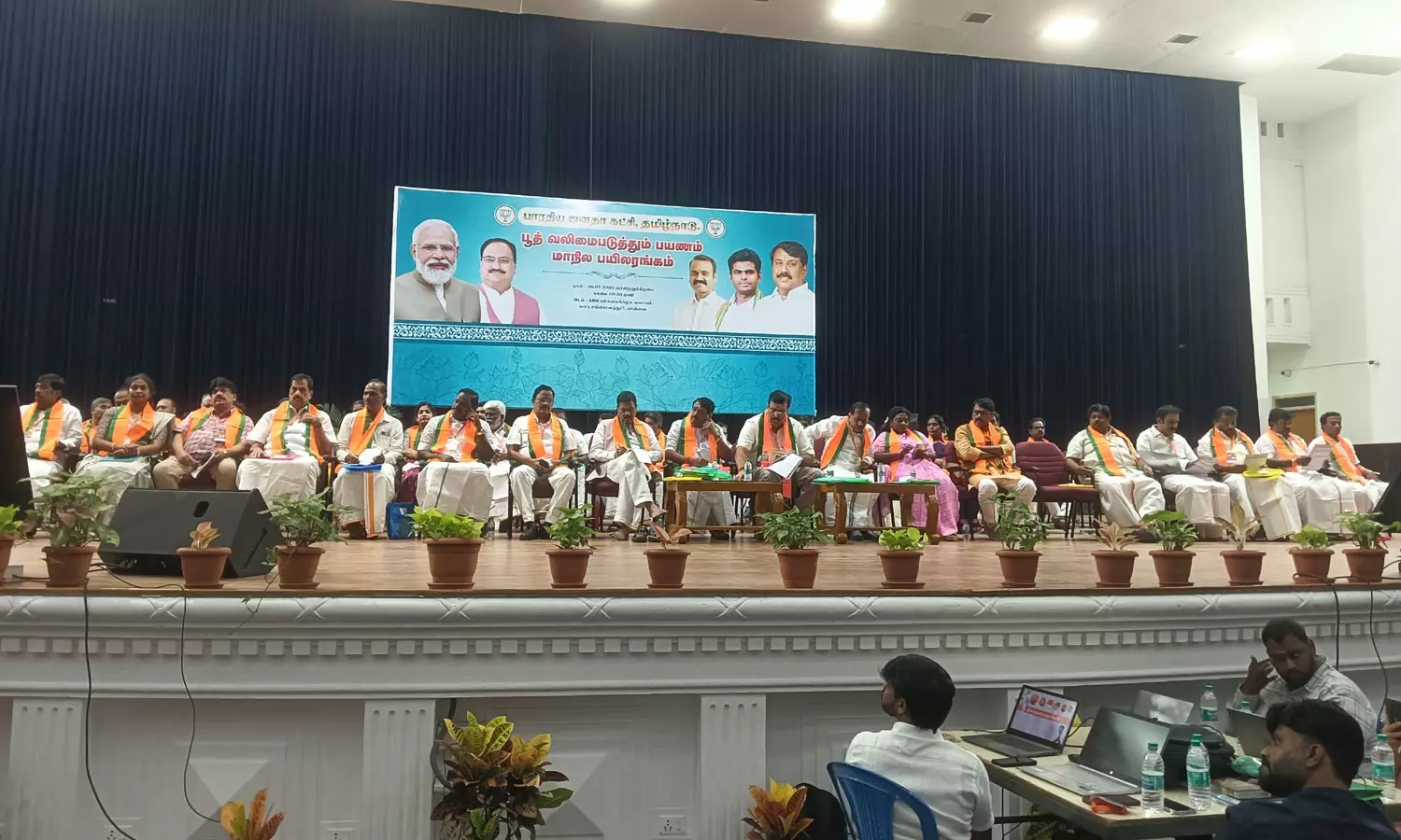 தமிழகத்தில் 7 இடங்களில் பா.ஜ.க. மண்டல மாநாடு: பூத் கமிட்டியை வலுப்படுத்த நடவடிக்கை தமிழகத்தில் 7 இடங்களில் பா.ஜ.க. மண்டல மாநாடு: பூத் கமிட்டியை வலுப்படுத்த நடவடிக்கை