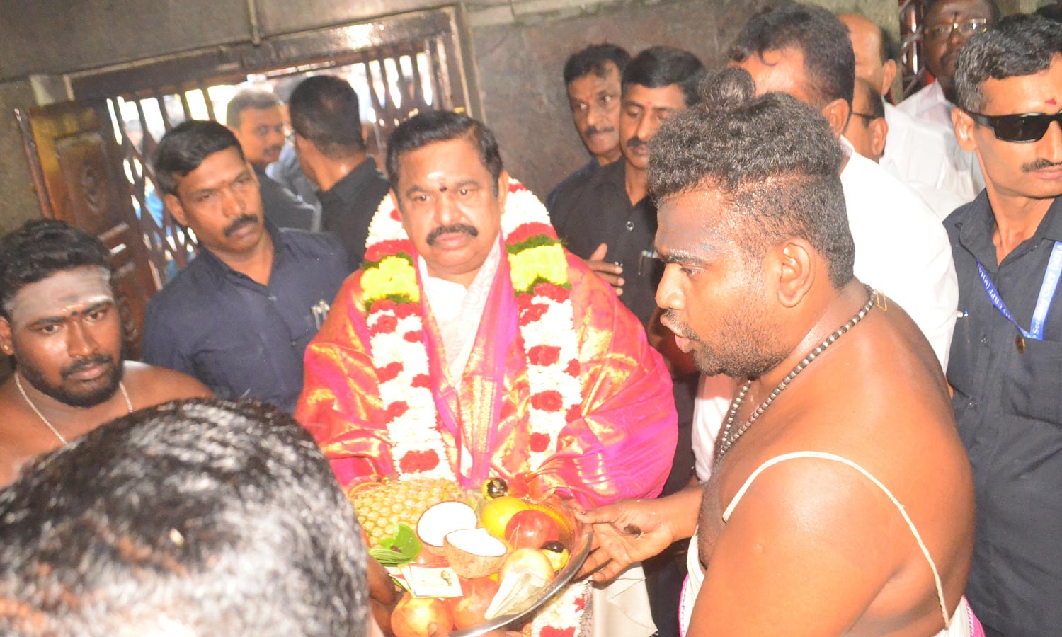 மக்களை காப்போம், தமிழகத்தை மீட்போம் சுற்றுப்பயணத்தை தொடங்கினார் எடப்பாடி பழனிசாமி