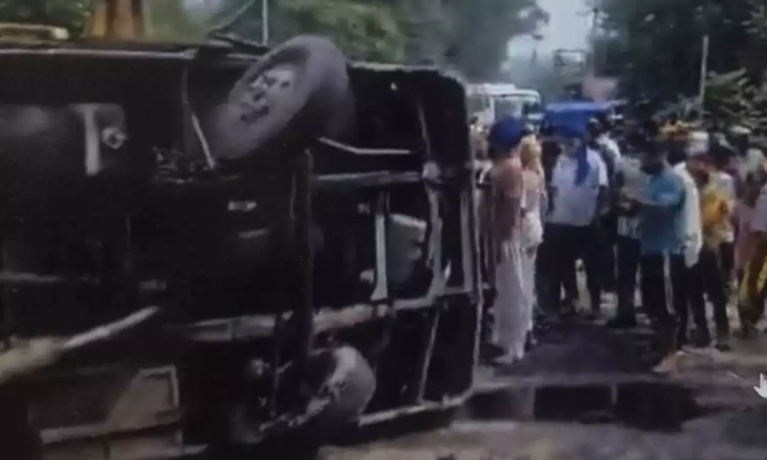 பஞ்சாபில் மினி பஸ் கவிழ்ந்து பயங்கர விபத்து.. 9 பேர் பலி - 33 பேர் படுகாயம்