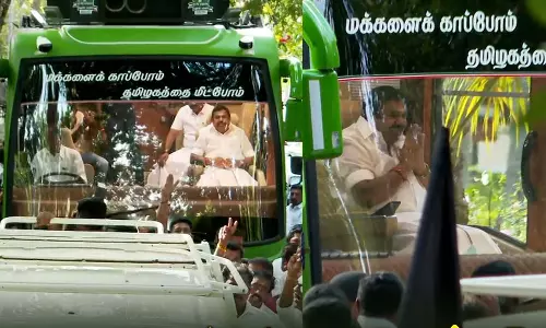 பிரச்சார பயணத்திற்கான பிரத்யேக பேருந்தில் ரோடு- ஷோ தொடங்கினார் இ.பி.எஸ்.