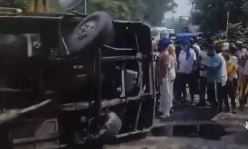 பஞ்சாபில் மினி பஸ் கவிழ்ந்து பயங்கர விபத்து.. 9 பேர் பலி - 33 பேர் படுகாயம்