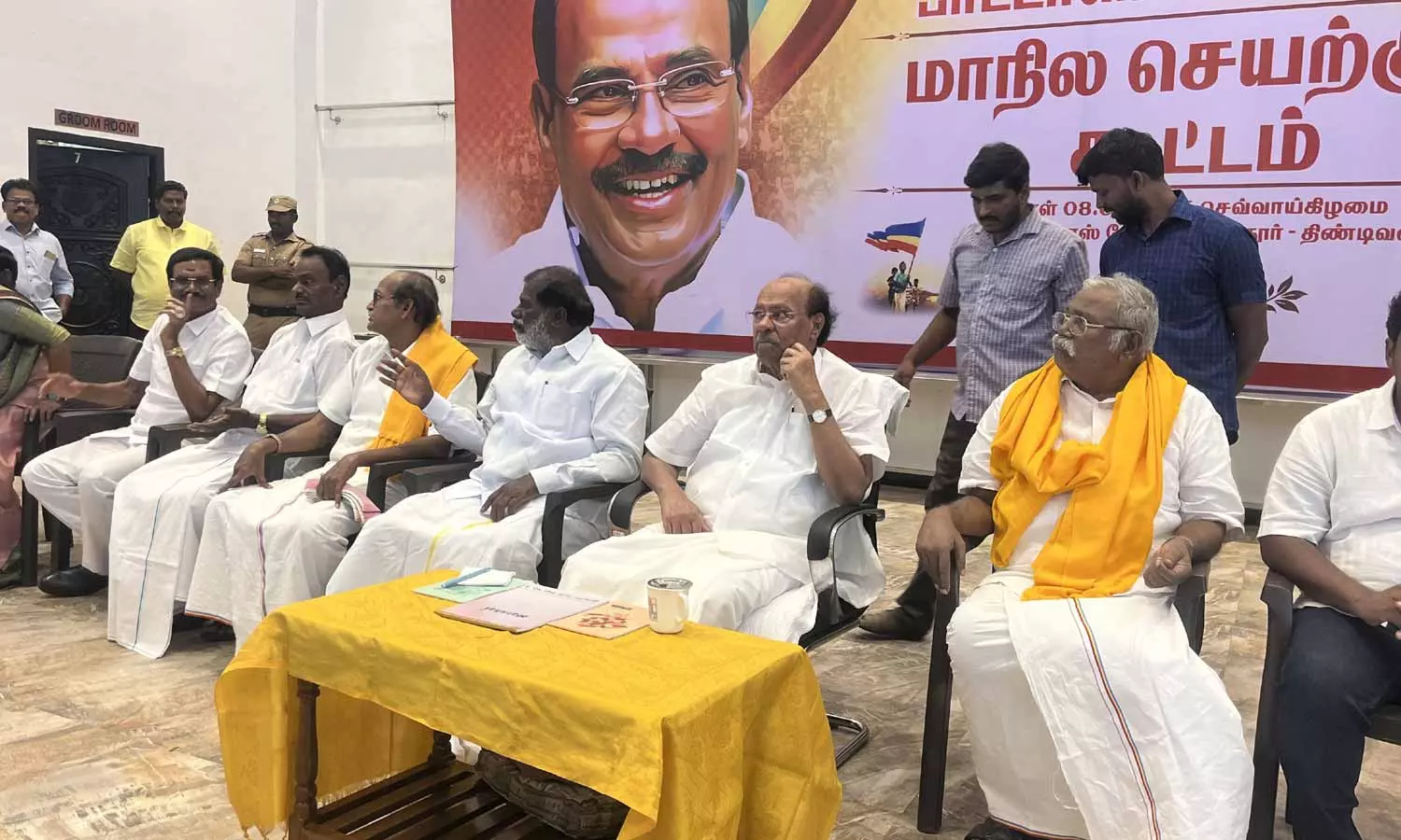 பா.ம.க. மாநில செயற்குழு கூட்டத்தில் அன்புமணியின் சகோதரி- முக்கிய பதவி வழங்க ராமதாஸ் திட்டம்? பா.ம.க. மாநில செயற்குழு கூட்டத்தில் அன்புமணியின் சகோதரி- முக்கிய பதவி வழங்க ராமதாஸ் திட்டம்?