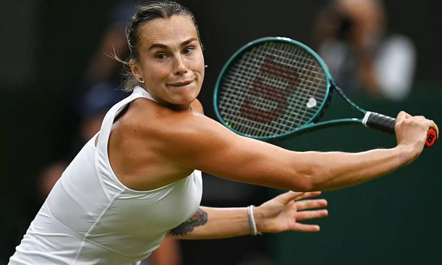 விம்பிள்டன் டென்னிஸ்: நம்பர் 1 வீராங்கனை அரையிறுதிக்கு முன்னேற்றம்