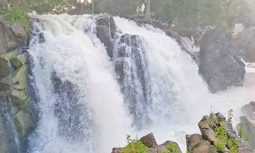 ஒகேனக்கல்லுக்கு நீர்வரத்து 28 ஆயிரம் கனஅடியாக குறைந்தது