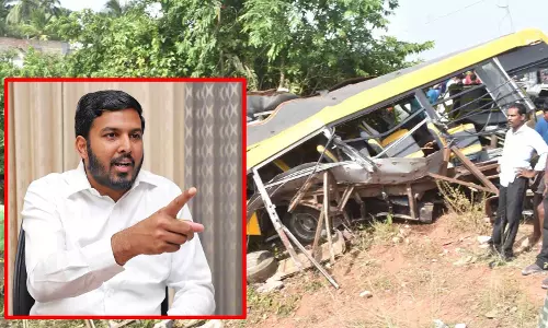 கடலூரில் பள்ளி வேன் மீது ரெயில் மோதி விபத்து - ரெயில்வே துறைக்கு ஆளூர் ஷாநவாஸ் கண்டனம்