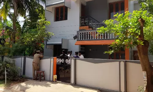 வள்ளியூரில் வீட்டில் தனியாக இருந்த மூதாட்டியை கொன்று 14 பவுன் நகை கொள்ளை