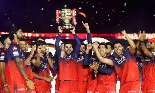 எகிறிய ஐபிஎல் பிராண்ட் மதிப்பு.. சிஎஸ்கே அணியை பின்னுக்கு தள்ளிய RCB, MI