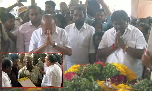 ரெயில் மோதிய விபத்தில் உயிரிழந்த அக்கா- தம்பி உடல்களுக்கு அமைச்சர் எம்.ஆர்.கே. பன்னீர்செல்வம் அஞ்சலி