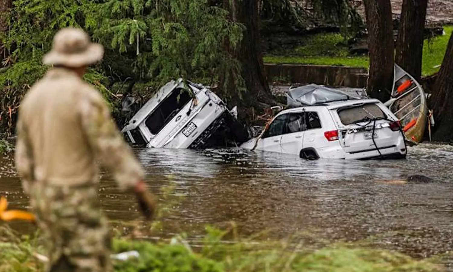 VIDEO: 2 மணிநேரத்தில் 33 அடி உயர்ந்த நதியின் நீர் மட்டம்: டெக்சாஸில் பெய்த கனமழையால் 109 பேர் பலி