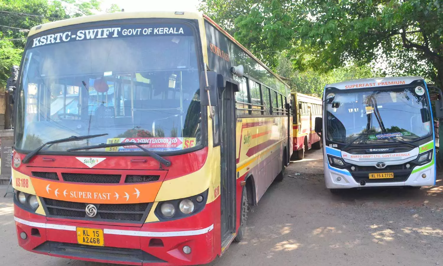 கோவையில் இருந்து கேரளா செல்லும் 50 பஸ்கள் நிறுத்தம்- ரெயில் நிலையத்தில் குவிந்த பொதுமக்கள்