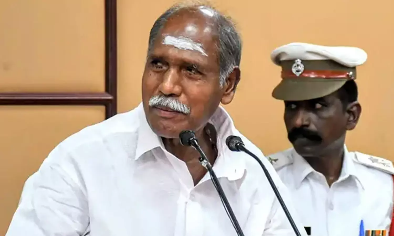 கவர்னருடன் மோதல்: உறுதுணையாக இருப்போம்... முதலமைச்சர் ரங்கசாமியிடம் உறுதியளித்த MLA-க்கள் கவர்னருடன் மோதல்: உறுதுணையாக இருப்போம்... முதலமைச்சர் ரங்கசாமியிடம் உறுதியளித்த MLA-க்கள்