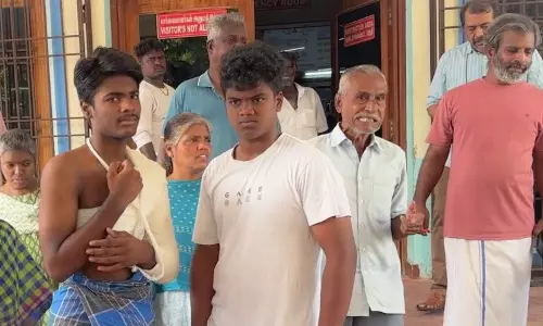 பள்ளி வேன் மீது ரெயில் மோதிய விபத்தில் காயமடைந்த மாணவர் டிஸ்சார்ஜ்