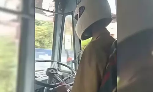 VIDEO: ஹெல்மெட் அணிந்தபடி அரசு பேருந்தை இயக்கிய ஓட்டுநர்