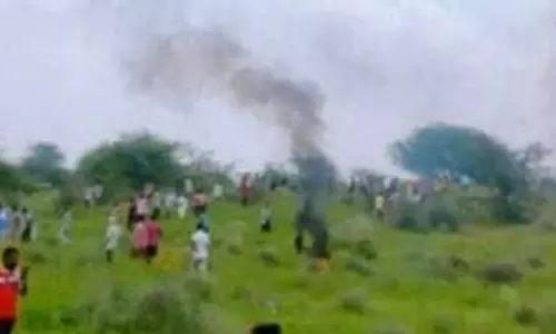 ராஜஸ்தானில் விழுந்து நொறுங்கிய போர் விமானம்: விமானி உள்பட 2 பேர் பலி