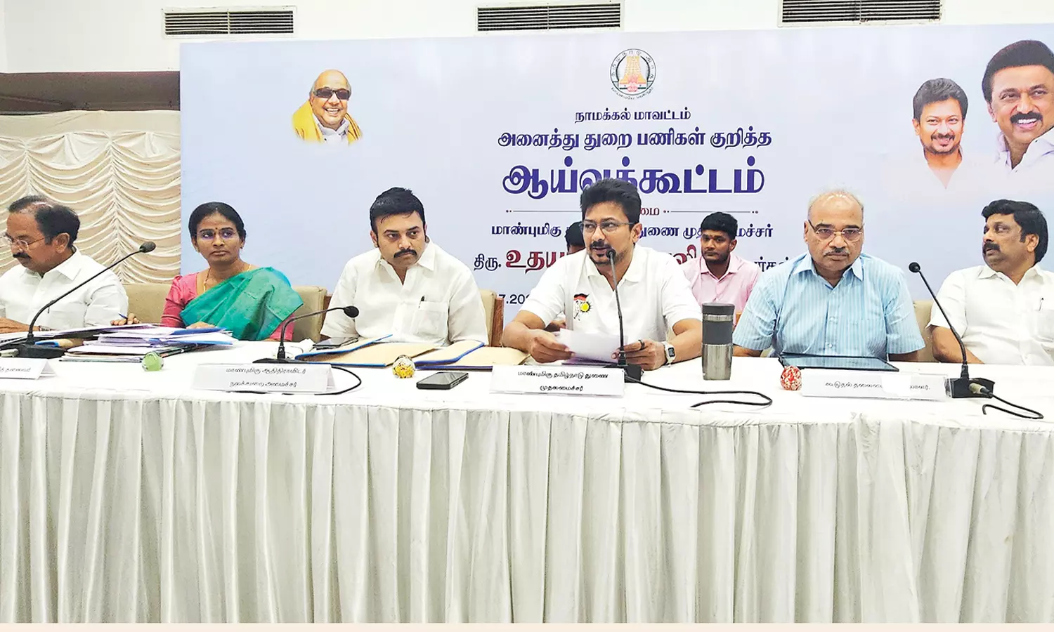 நாமக்கல் கலெக்டர் அலுவலகத்தில் துணை முதலமைச்சர் உதயநிதி ஸ்டாலின் தலைமையில் ஆய்வு கூட்டம் நாமக்கல் கலெக்டர் அலுவலகத்தில் துணை முதலமைச்சர் உதயநிதி ஸ்டாலின் தலைமையில் ஆய்வு கூட்டம்