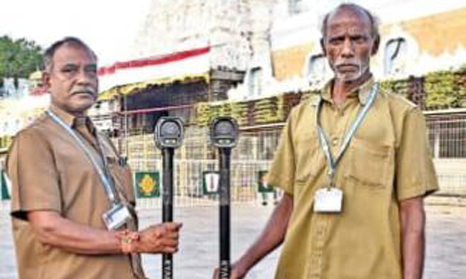 திருப்பதி கோவிலில் குரங்குகளை விரட்ட ஸ்மார்ட் குச்சிகள் அறிமுகம்