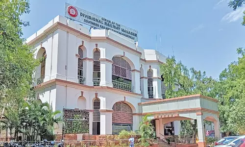 கடலூரில் பள்ளி வேன் மீது ரெயில் மோதி 3 மாணவர்கள் பலி: 11 பேரிடம் திருச்சியில் சிறப்புக்குழுவினர் விசாரணை