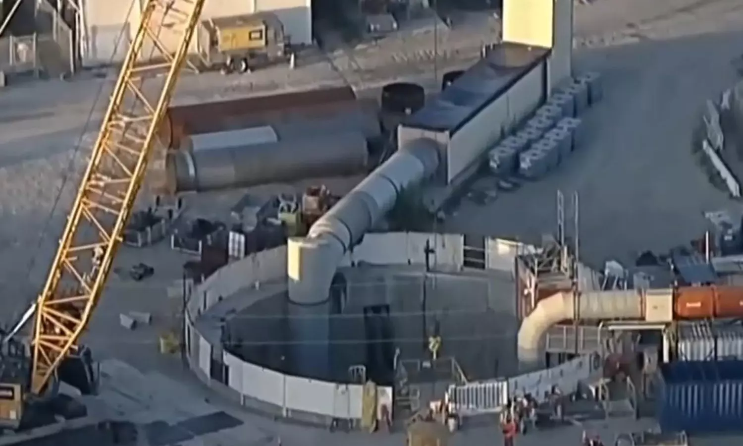 அமெரிக்காவில் சுரங்கம் இடிந்து விழுந்து விபத்து - 31 தொழிலாளர்கள் உயிருடன் மீட்பு அமெரிக்காவில் சுரங்கம் இடிந்து விழுந்து விபத்து - 31 தொழிலாளர்கள் உயிருடன் மீட்பு