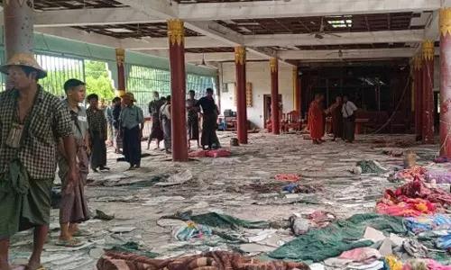 மியான்மரில் துணிகரம்: புத்த மடாலயத்தில் நடந்த வான்வழி தாக்குதலில் 23 பேர் பலி