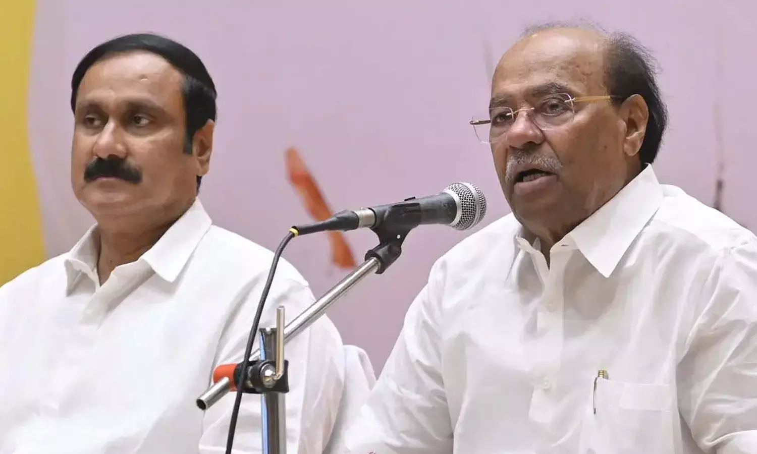 சமூக வலைதள கணக்குகளை மீட்டு தர கோரி ராமதாஸ் டி.ஜி.பி.யிடம் புகார் சமூக வலைதள கணக்குகளை மீட்டு தர கோரி ராமதாஸ் டி.ஜி.பி.யிடம் புகார்