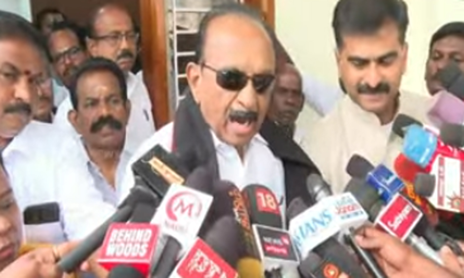 தமிழகத்தில் கூட்டணி ஆட்சி சாத்தியமில்லை - வைகோ தமிழகத்தில் கூட்டணி ஆட்சி சாத்தியமில்லை - வைகோ