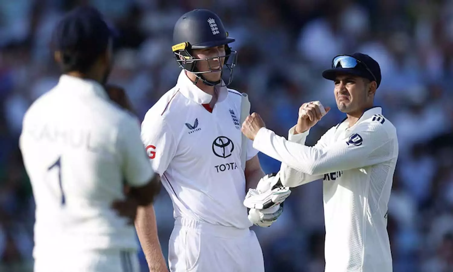 VIDEO: இங்கிலாந்து வீரர் கிராலியிடம் சீறிய சுப்மன் கில் - சமாதானப்படுத்திய டக்கெட்