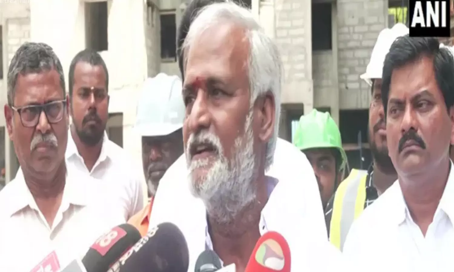 இந்த ஆண்டு இறுதிக்குள் 3,500 கோவில்களில் குடமுழுக்கு நடைபெறும்- சேகர்பாபு இந்த ஆண்டு இறுதிக்குள் 3,500 கோவில்களில் குடமுழுக்கு நடைபெறும்- சேகர்பாபு