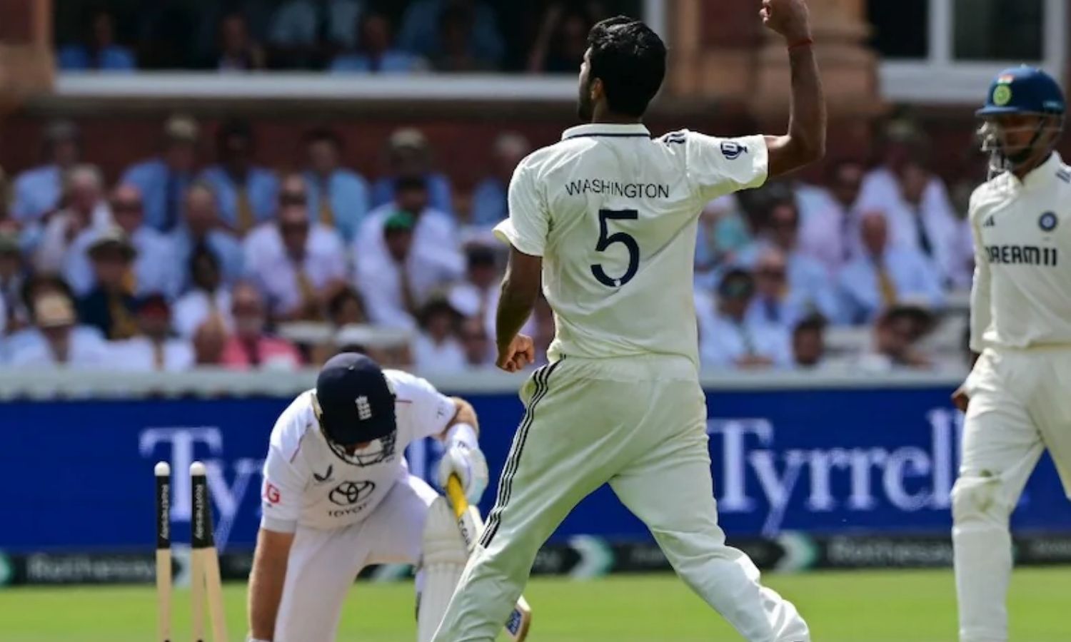 வாஷிங்டன் சுந்தர் அபாரம்.. இந்தியாவுக்கு 193 ரன்கள் இலக்கு நிர்ணயித்த இங்கிலாந்து வாஷிங்டன் சுந்தர் அபாரம்.. இந்தியாவுக்கு 193 ரன்கள் இலக்கு நிர்ணயித்த இங்கிலாந்து