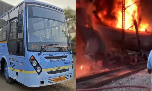 சரக்கு ரெயிலில் தீ விபத்து ஏற்பட்டு ரெயில் சேவை பாதிப்பு  - சிறப்பு பேருந்துகள் இயக்கம்